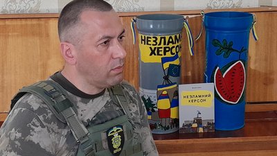 Планує випустити три збірки про рідне місто. Херсонець Михайло Олійник пише вірші про область та її жителів Планує випустити три збірки про рідне місто. Херсонець Михайло Олійник пише вірші про область та її жителів