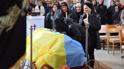У громаді на Тернопільщині попрощалися з двома загиблими військовослужбовцями У громаді на Тернопільщині попрощалися з двома загиблими військовослужбовцями