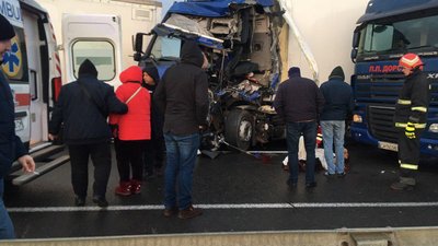 На Черкащині сталася ДТП з 11 транспортними засобами, троє травмованих На Черкащині сталася ДТП з 11 транспортними засобами, троє травмованих