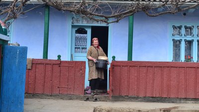 "Ого, яка у вас гарна хата!". Буковинець їздить селами та фотографує народну архітектуру "Ого, яка у вас гарна хата!". Буковинець їздить селами та фотографує народну архітектуру