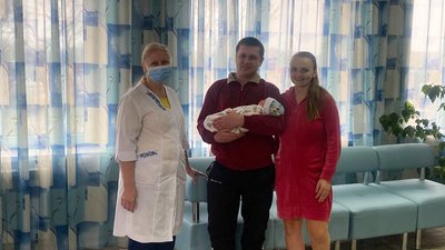 Оперували з налобними ліхтариками. У Дніпрі під час блекауту народився хлопчик