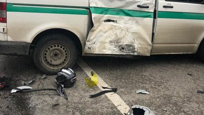 У Львові зіткнулися мотоцикліст та інкасаторський автомобіль У Львові зіткнулися мотоцикліст та інкасаторський автомобіль