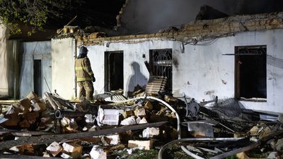 Одесу атакували дрони РФ, є влучання у будинок та пожежа