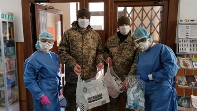 Засоби захисту від коронавірусу для військовослужбовців 44-тої артбригади передала обласна аптека