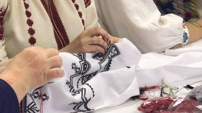 14 тернопільських майстринь вишивають рушник завдовжки 180 метрів
