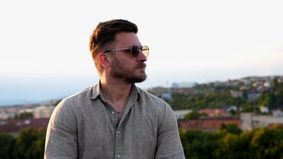 "Люди йдуть в театр за емоціями — ми їм це даруємо": інтерв'ю з Рудольфом Дзуринцем