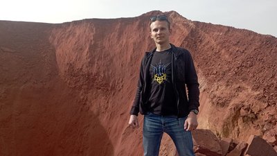 Червоний пил і падаюче каміння. У Кривому Розі утворилось 100 метрове провалля