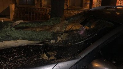 Повалені дерева, розбиті автівки: наслідки негоди на Дніпропетровщині Повалені дерева, розбиті автівки: наслідки негоди на Дніпропетровщині
