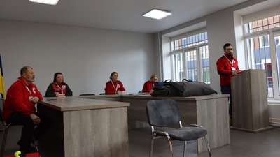 Черкаським освітянам видали колективні аптечки Черкаським освітянам видали колективні аптечки