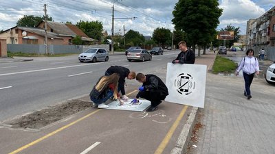 "Треба не відволікатися на дорозі": у Вінниці провели акцію "Відповідальний пішохід"
