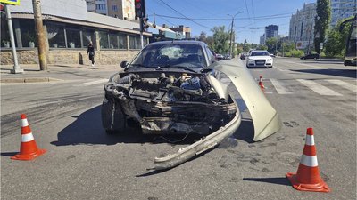 У Чернігові у ДТП зіткнулися два автомобілі: є постраждалі