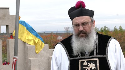 На Рівненщині відреставрували та освятили столітню братську могилу На Рівненщині відреставрували та освятили столітню братську могилу