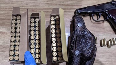 На Житомирщині поліція викрила групу продавців зброї На Житомирщині поліція викрила групу продавців зброї