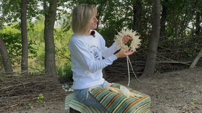 Заробляє на життя плетінням: історія майстрині з Рівненщини Заробляє на життя плетінням: історія майстрині з Рівненщини