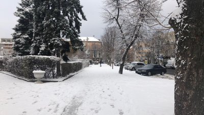 У Черкасах протягом ночі дороги розчищали 28 машин У Черкасах протягом ночі дороги розчищали 28 машин