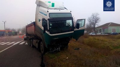 Під Миколаєвом фура зіткнулася з легковим автомобілем: двоє загиблих Під Миколаєвом фура зіткнулася з легковим автомобілем: двоє загиблих