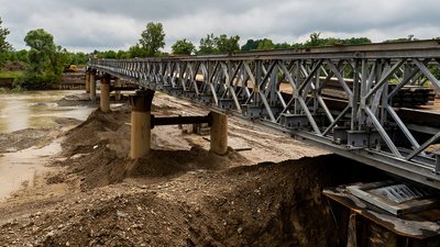 Стало відомо, на якому етапі зведення тимчасового моста у Глиниці на Буковині