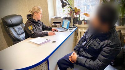 Пограбував серед дня літню переселенку: в Одесі затримали підозрюваного