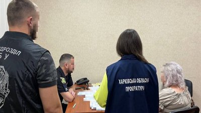 Завідувачка неврологічного відділення та працівники прокуратури