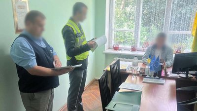Розкрадання бюджетних коштів, підозрюють посадовців, посадовці комунального підприємства
