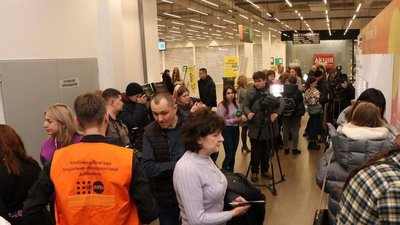"16 днів активізму проти насильства": у Дніпрі відкрили інтерактивну інсталяцію