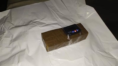 На Житомирщині кандидатці на посаду голови ОТГ підкинули подарунковий пакет з муляжем вибухівки На Житомирщині кандидатці на посаду голови ОТГ підкинули подарунковий пакет з муляжем вибухівки