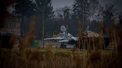 На луцький аеродром повернувся відремонтований винищувач На луцький аеродром повернувся відремонтований винищувач