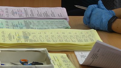 Підвіз виборців, фотографування бюлетнів: Як проходять вибори у Юр'ївці на Донеччині