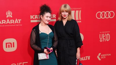 В Одесі розпочалася церемонія закриття ОМКФ. Фоторепортаж з червоної доріжки В Одесі розпочалася церемонія закриття ОМКФ. Фоторепортаж з червоної доріжки