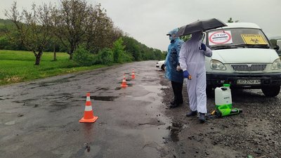 На в’їзді та виїзді у село на Свалявщині міряють температуру: там працює блокпост На в’їзді та виїзді у село на Свалявщині міряють температуру: там працює блокпост