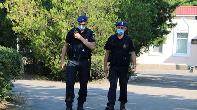 У Херсоні нацгвардійці знову взяли під охорону обласну інфекційну лікарню У Херсоні нацгвардійці знову взяли під охорону обласну інфекційну лікарню