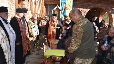На Тернопільщині попрощалися з військовим Петром Микуляком