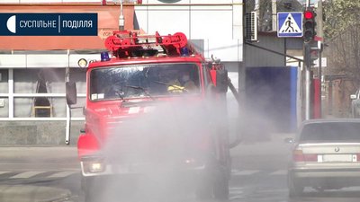 У Хмельницькому дезінфікують території біля торговельних центрів