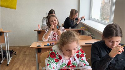 У Щербанівській громаді діти розмальовують гільзи У Щербанівській громаді діти розмальовують гільзи