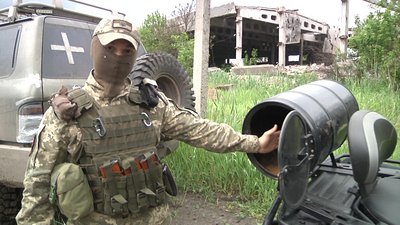 Компактний та маневровий. Бійці Нацгвардії тестують квадроцикл для виконання завдань на Донеччині Компактний та маневровий. Бійці Нацгвардії тестують квадроцикл для виконання завдань на Донеччині