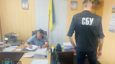 Хабар за ухилення від призову: у Миргороді на Полтавщині затримали працівника військкомату