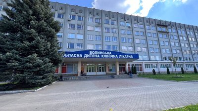 Опіки тіла, заліз на дах вагона, ураження струмом