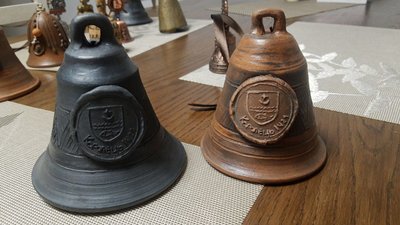 На Тернопільщині чоловік колекціонує дзвоники з різних країн