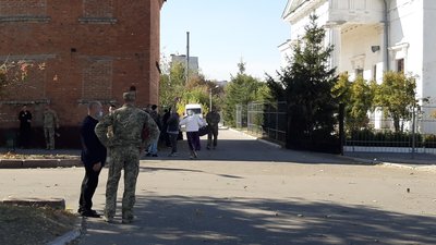 Чугуїв прощається із загиблими членами екіпажу літака Ан-26 Чугуїв прощається із загиблими членами екіпажу літака Ан-26