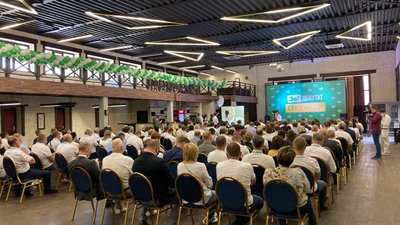 Нові і не забуті старі: хто прийшов на представлення чернігівської «Слуги народу»