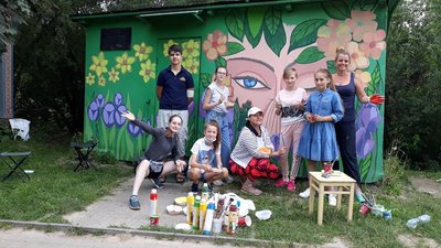 На будиночках луцьких моржів оселилася Мавка та квіти На будиночках луцьких моржів оселилася Мавка та квіти