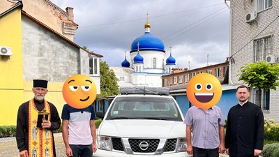 Житомирські священники відправляють на фронт автівку та збирають гроші ще на одну Житомирські священники відправляють на фронт автівку та збирають гроші ще на одну