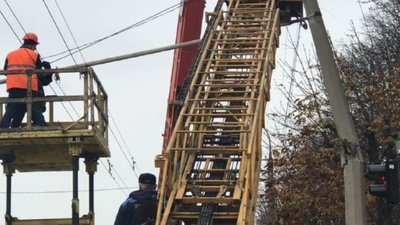 У Луцьку тролейбус пошкодив електроопору У Луцьку тролейбус пошкодив електроопору
