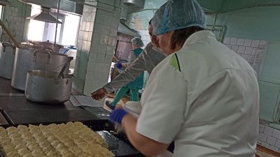 Чим годують військових, котрі лікуються в обласній лікарні у Житомирі Чим годують військових, котрі лікуються в обласній лікарні у Житомирі
