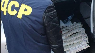 40 тисяч за підпис: на Херсонщині затримали посадовця-хабарника