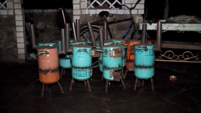 Волонтери привезли буржуйки жителям деокупованого Ямполя Волонтери привезли буржуйки жителям деокупованого Ямполя