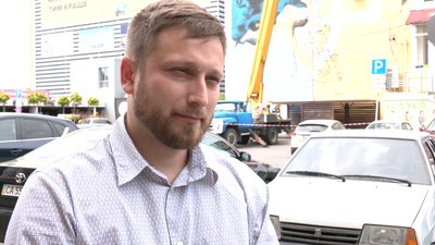 Переселенці з Харкова створюють у Черкасах патріотичний стінопис Переселенці з Харкова створюють у Черкасах патріотичний стінопис