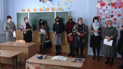 Директорів шкіл на Рівненщині підозрюють у розтраті. Вони звинувачують колишню чиновницю Директорів шкіл на Рівненщині підозрюють у розтраті. Вони звинувачують колишню чиновницю