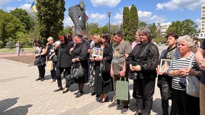 Родичі бійців з Тернопільщини на Дні Героїв Родичі бійців з Тернопільщини на Дні Героїв