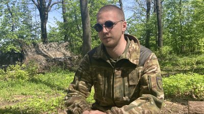 Втік на фронт потайки від родини: як проти російських загарбників воює 24-річний харків'янин "Ельф" Втік на фронт потайки від родини: як проти російських загарбників воює 24-річний харків'янин "Ельф"
